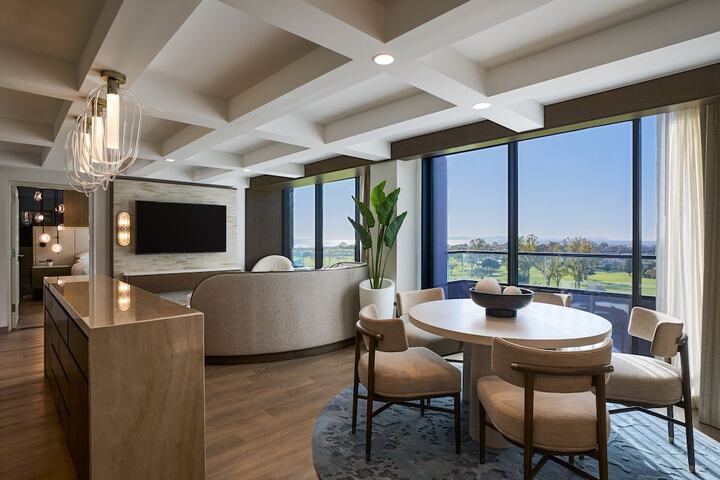 VEA Newport Beach a Marriott Resort & Spa