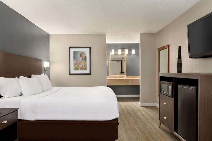 Room 15 of 46