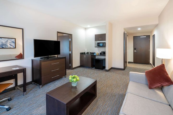 Room 10 of 32