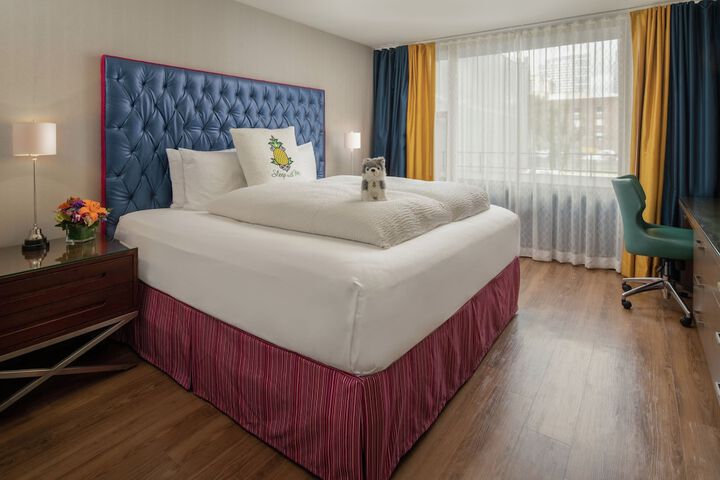 Staypineapple Hotel Rose, Downtown Portland