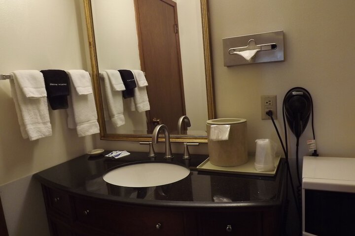 Room 122 of 175
