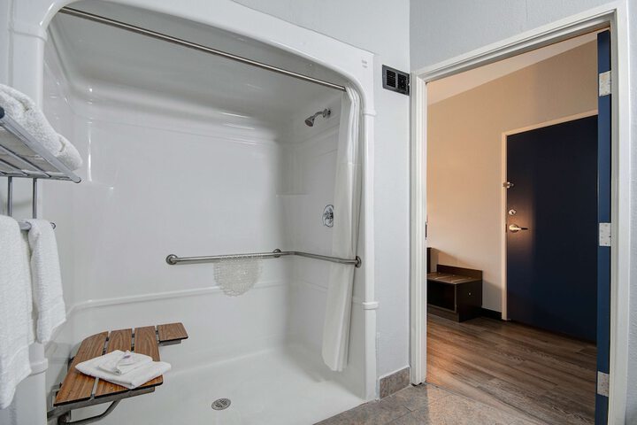Room 9 of 26