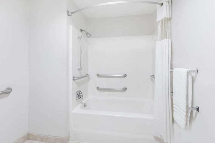 Room 16 of 27