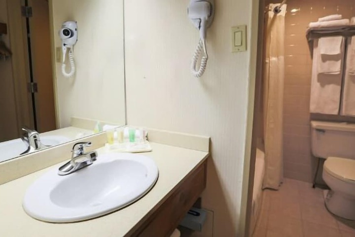Room 20 of 33