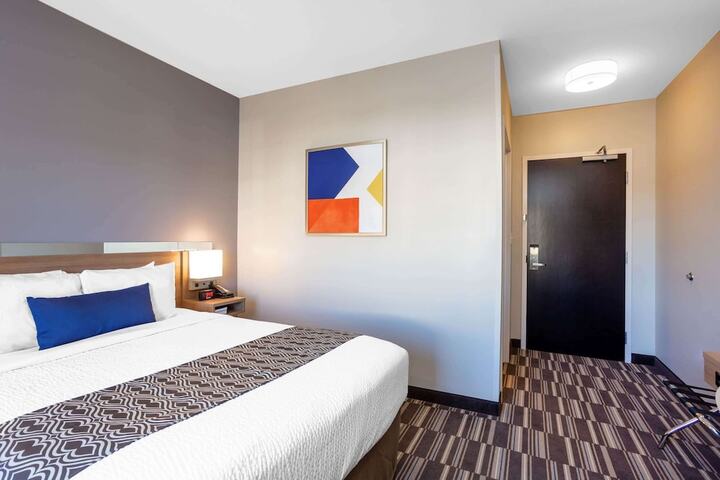 Room 8 of 19