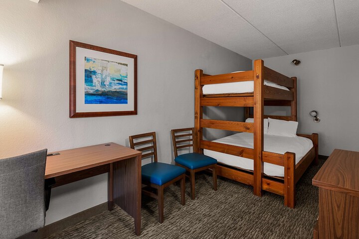 Room 25 of 40