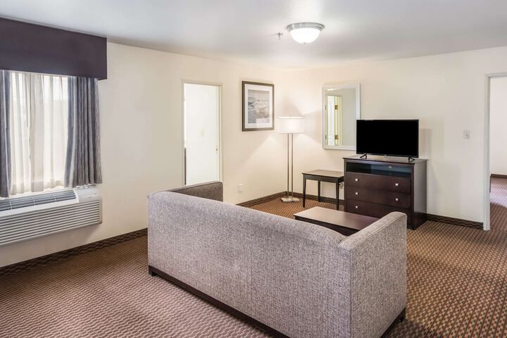 Room 26 of 40