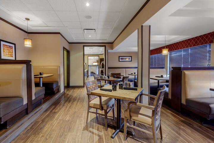 Best Western Premier Denham Inn & Suites