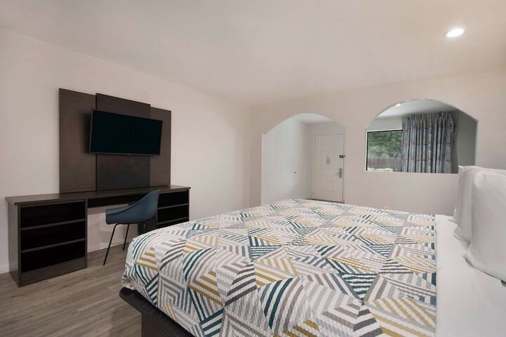 Room 19 of 28
