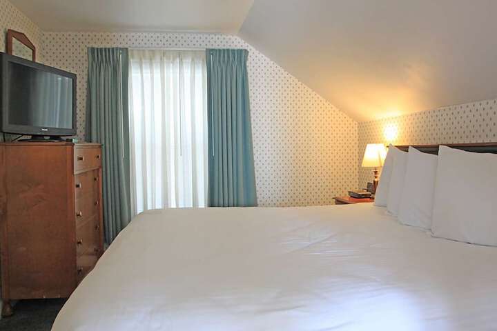 Room 100 of 142