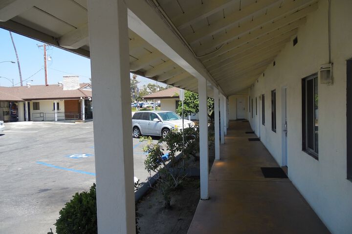 Hotel Exterior 36 of 41