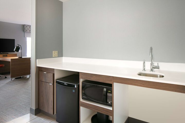 Room 16 of 28