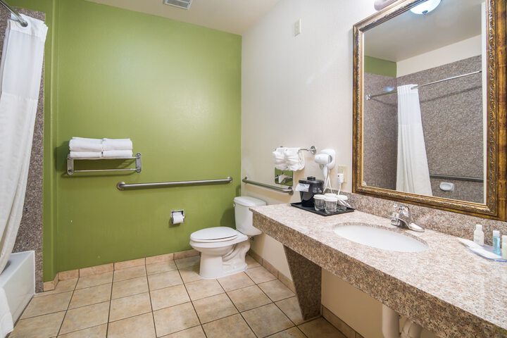 Clarion Inn & Suites Weatherford South