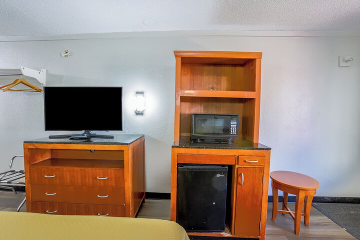 Cozy Garden Inn by OYO Hwy 40 Richmond