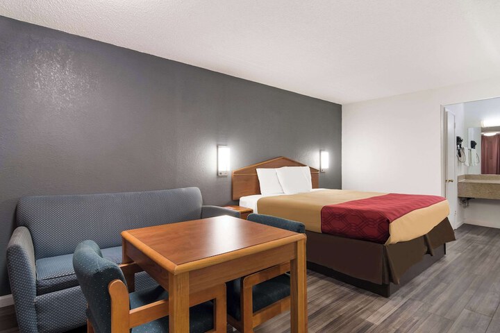 Room 26 of 32
