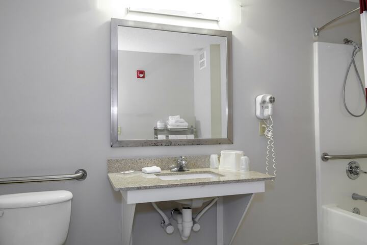 Room 8 of 25