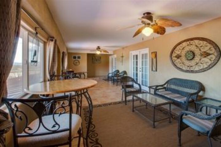 Dream Manor Inn