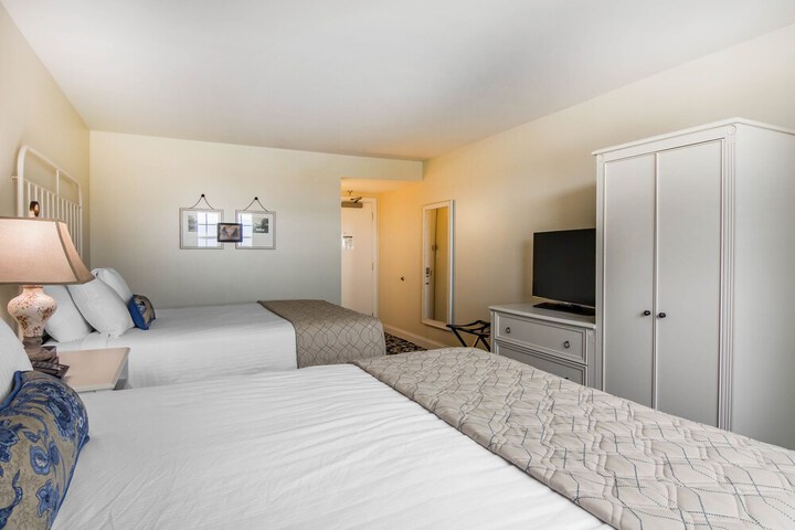 Room 33 of 48