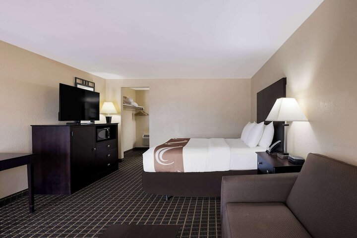 Room 30 of 36