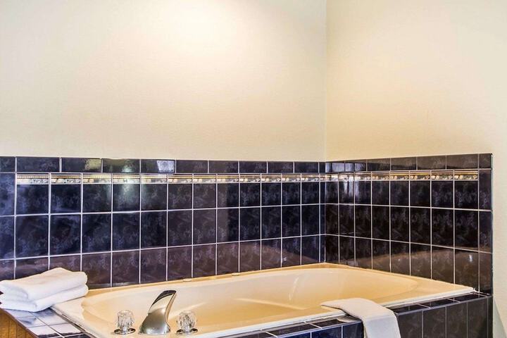 Quality Inn Pontiac