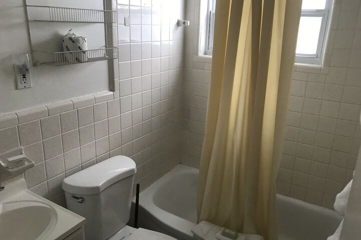 Room 28 of 68