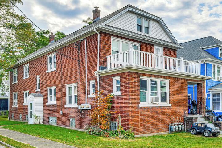 Apartment 1 Mi to Buffalo Botanical Gardens!