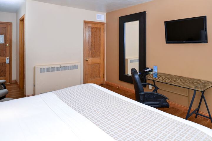 Room 6 of 24