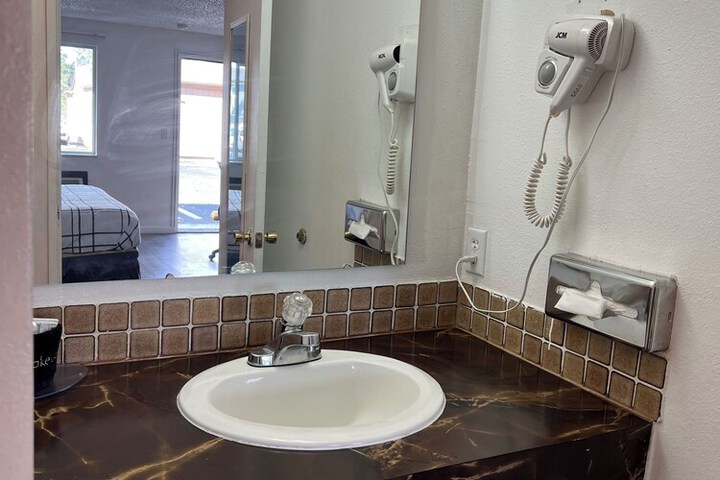 Economy Inn