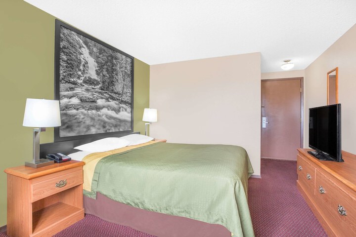 Room 13 of 18