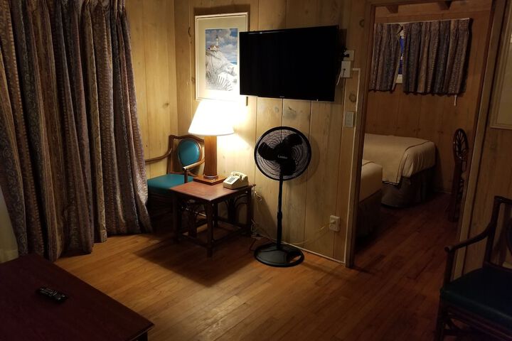 Room 34 of 229