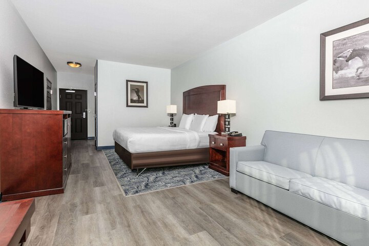 Room 28 of 35