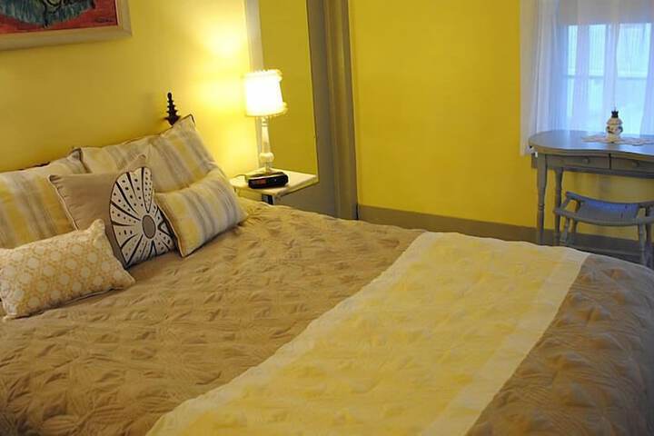 Room 9 of 40