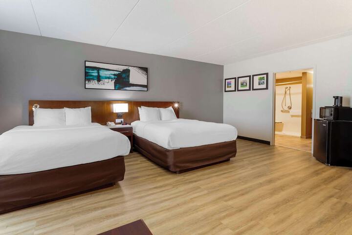 Room 15 of 32