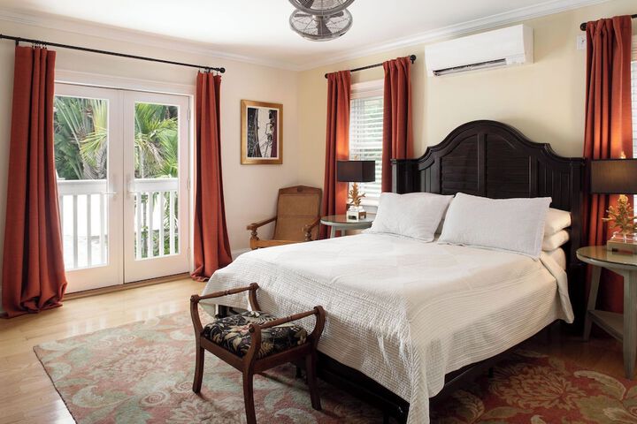 Room 34 of 136