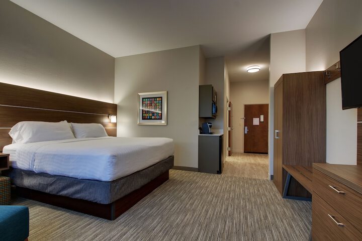 Holiday Inn Express Hotel & Suites Vernon College Area by IHG