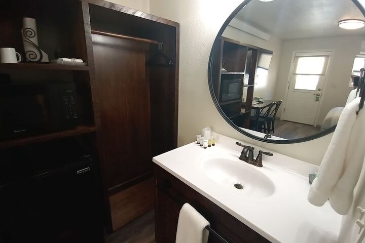 Room 72 of 81
