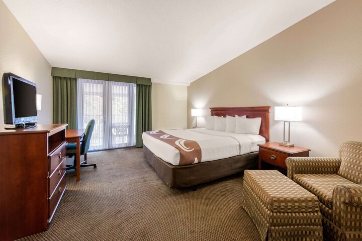 Room 27 of 40