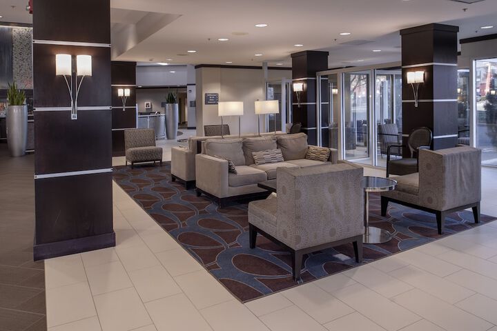 Embassy Suites by Hilton St. Louis Airport