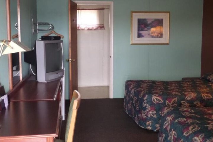 RED CARPET INN & SUITES PALMYRA