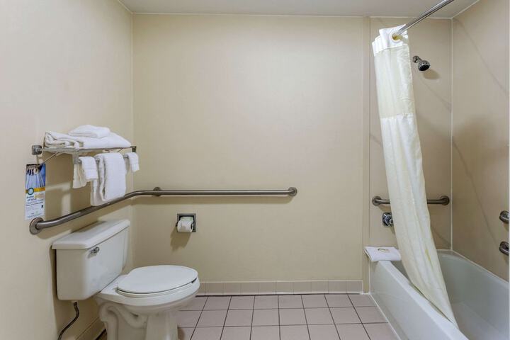 Room 17 of 40