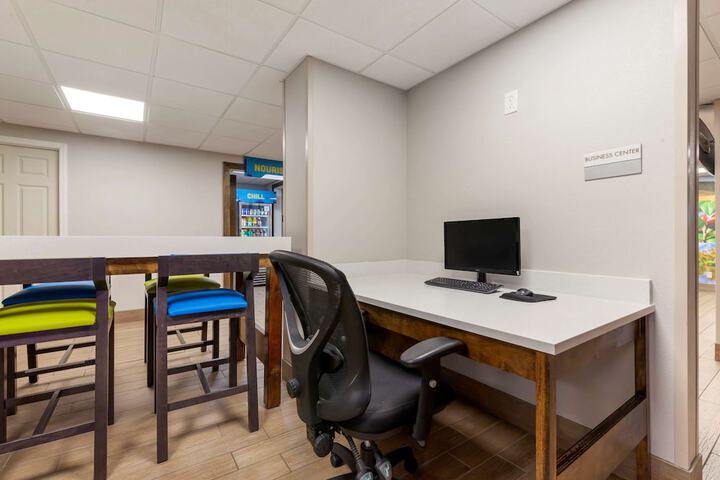 Business Center 44 of 46
