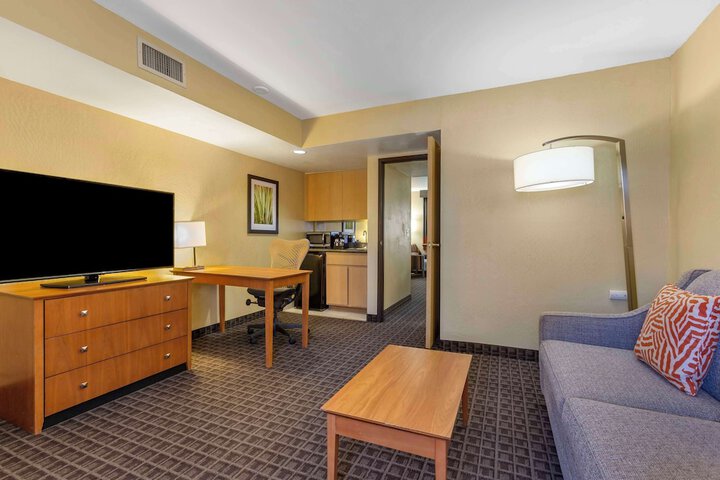 Room 26 of 37