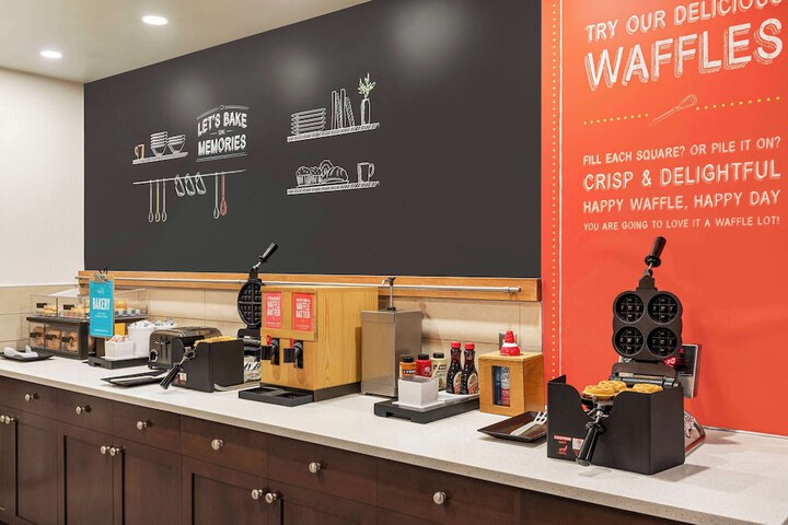 Hampton Inn & Suites Pittsburgh / Waterfront-West Homestead
