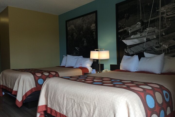 Room 6 of 32