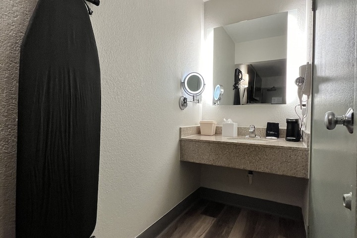 Room 13 of 35