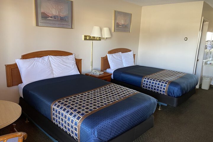 Room 6 of 28