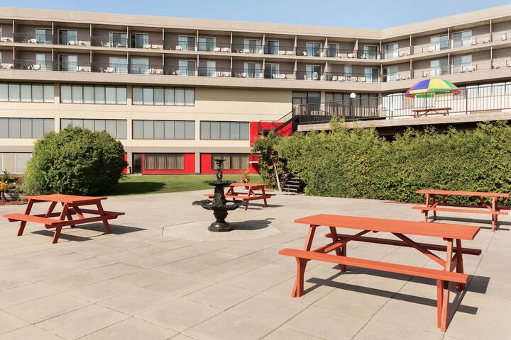 Ramada by Wyndham Belleville Harbourview Conference Centre