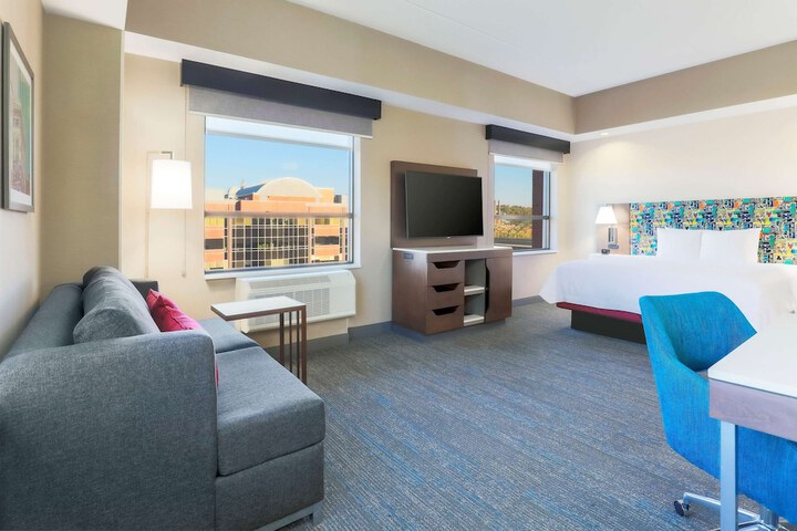 Hampton Inn & Suites Pittsburgh-Downtown