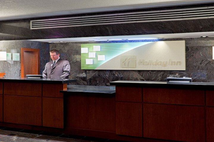 Holiday Inn Oakville Centre by IHG