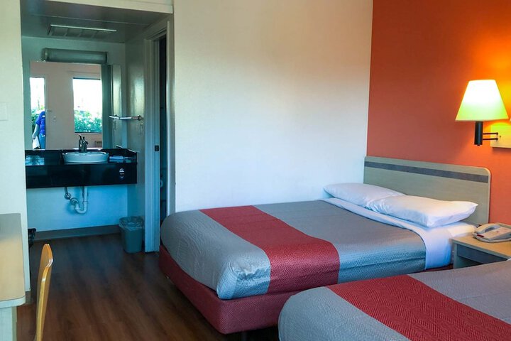 Room 12 of 27
